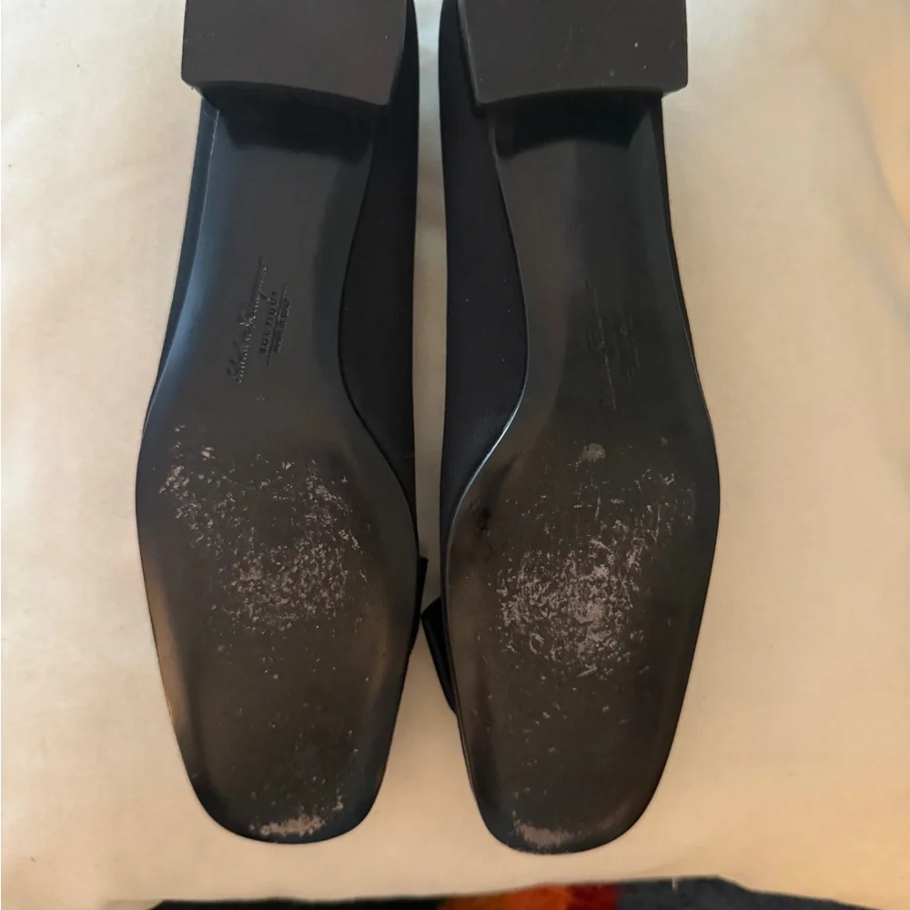 Salvatore Ferragamo Black Flats with Bow - Picture 6 of 8